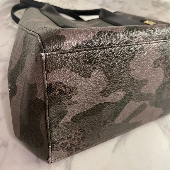 DKNY ARMY CAMO TOTE BAG - Picture 10 of 14